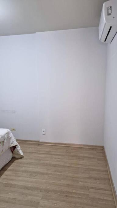 Mobiliado Com Ar Condicionado Em Um Apartment *